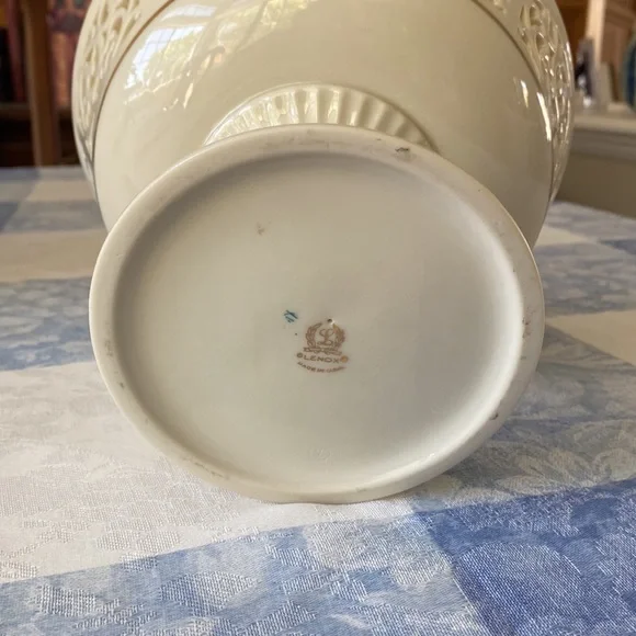 Exquisite Footed Centerpiece from Lenox Tracery Collection - Picture 5 of 6